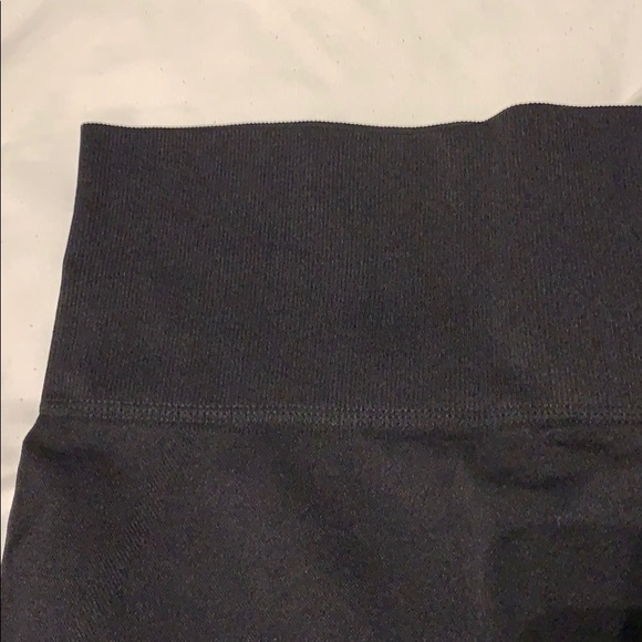 NWT never worn compression leggings - Picture 3 of 8